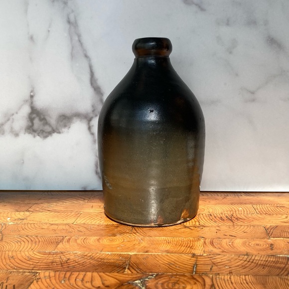 Antique Brown Salt Glaze Ceramic Stoneware Whiskey Storage Jug w/ Finger Handle - Picture 6 of 9